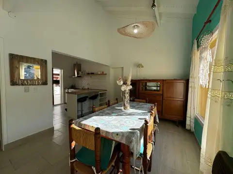 Casa 4 ambientes con 2 baños