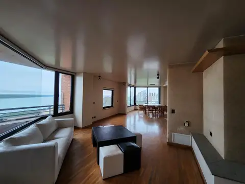 Alquiler de Duplex Amueblado de 470 m2 de Cuatro Dormitorios y Cochera