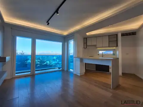 Monoambiente amplio con balcon y cochera