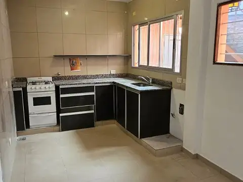 Depto Tipo Casa en Alquiler de 3 ambientes
