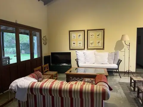 Casa 4 ambientes con 3 baños