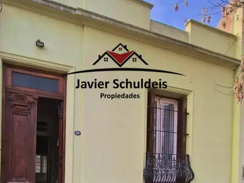 Linda casa en calle 35 e/ 34 y 36.