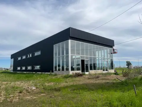 Locales a la venta en frente comercial de Ecolagos Este - General Lagos