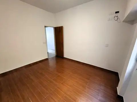 2 AMB., PLANTA BAJA FRENTE CON COCHERA, EDIFICIO CON PISCINA