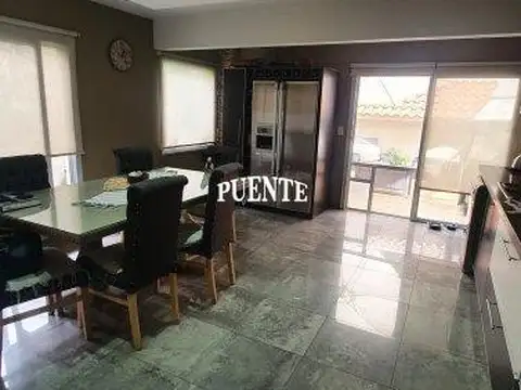 Casa 6 ambientes con 4 baños
