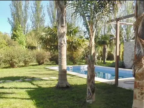 Casa en Venta con 2 cocheras