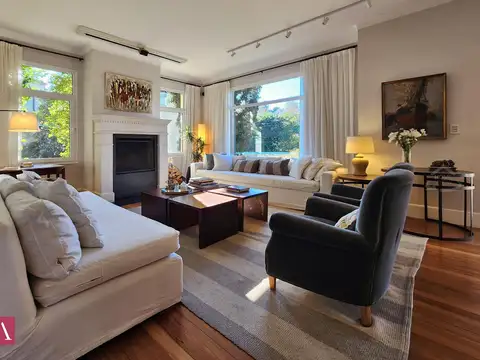 Casa en Venta con 4 cocheras