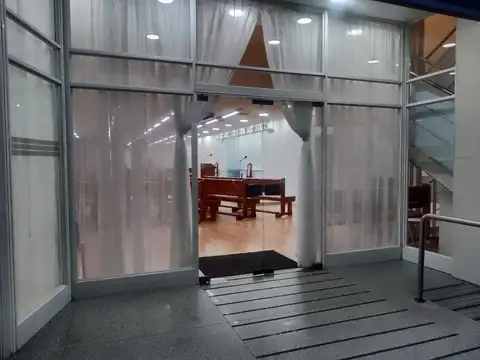 Local doble altura -En ALQUILER- Zona S. Nicolás (Microcentro)