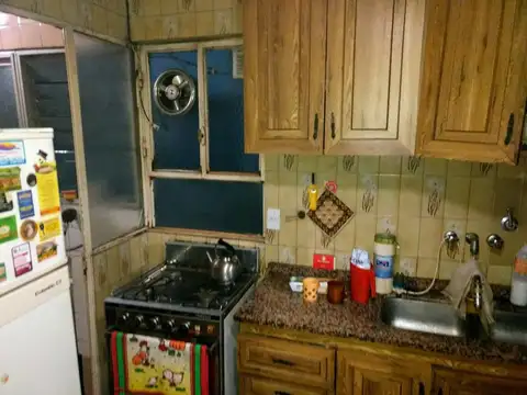 Depto 3 amb. amplios, al frente, balcon, luz y sol. Favaloro