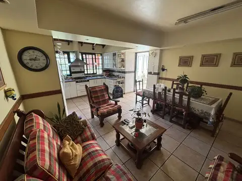 Casa en Venta con 1 cochera