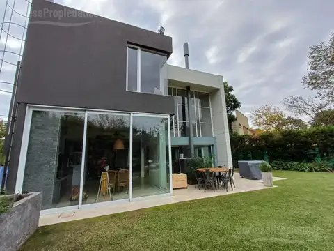 Casa 6 ambientes con 4 baños