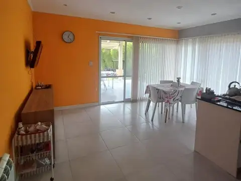 Casa en pueblo Esther con pileta