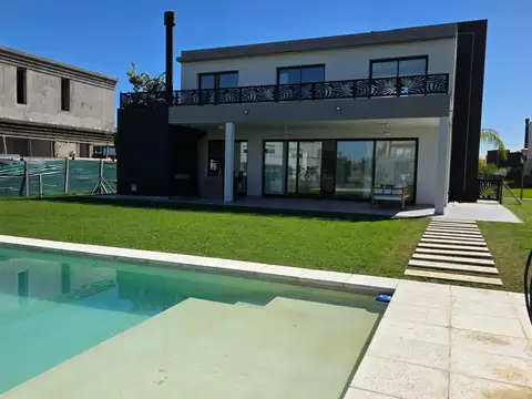 Casa en Venta en Terralagos, USD 540.000