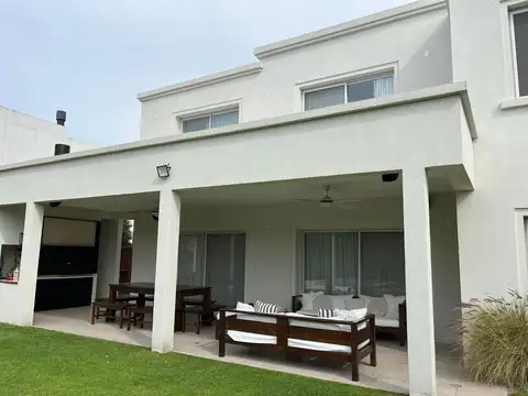 Casa en alquiler verano en Santa Bárbara, 4 dorm, cerca de la entrada, desde 26/12/26