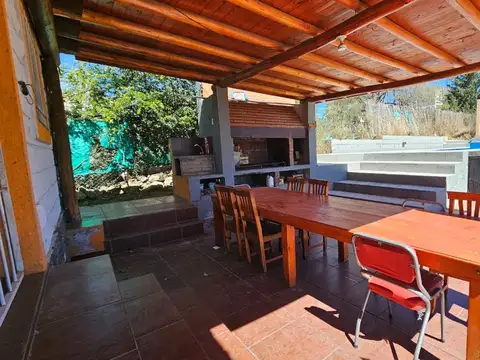 Casa 4 ambientes con 2 baños