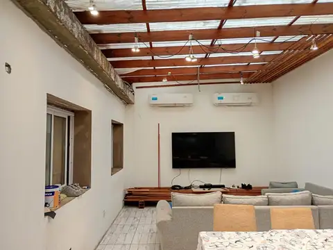 Casa 5 ambientes con 2 baños