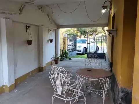 CASA 2 DORMITORIOS VENTA PARQUE VERNAZZA P. ESTHER