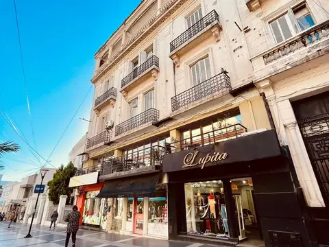 Se alquila local de 59 m2 en la peatonal de Paraná
