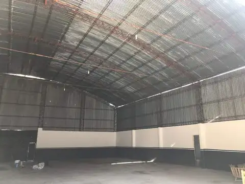 En Valeria del mar | Galpón depósito + locales