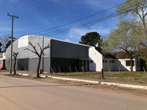 En Valeria del mar | Galpón depósito + locales