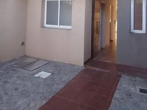 Duplex En Venta Cruce Varela Calle Beruti 1100