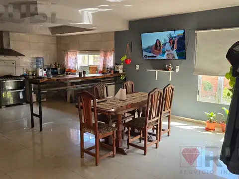 Casa en Venta con 2 cocheras