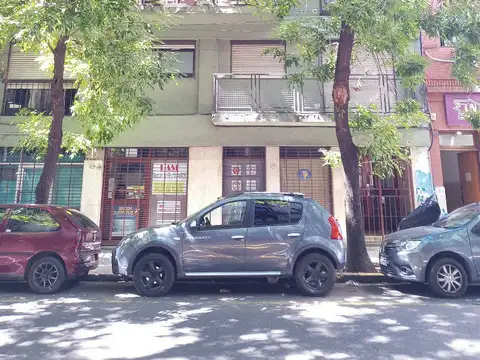 MUY LINDO DEPARTAMENTO DE 4 AMBIENTES CON BALCON Y PATIO