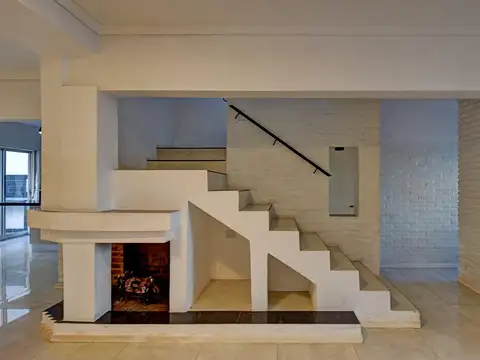 CASA EN VENTA DE 4 AMBIENTES EN VILLA DEL PARQUE c PARRILLA COCHERA