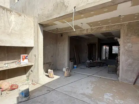 DUPLEX 4 AMBIENTE EN VILLA ADELINA A ESTRENAR