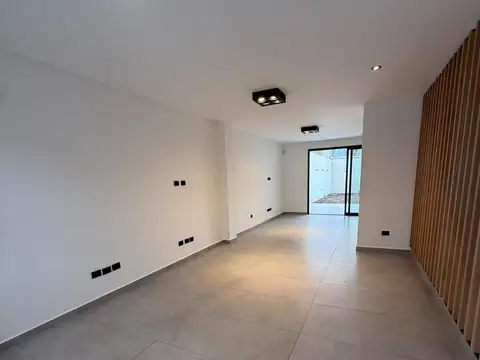Casa en Venta en Villa Adelina, USD 275.000
