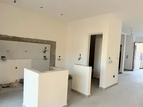 Casa 4 ambientes con 2 baños