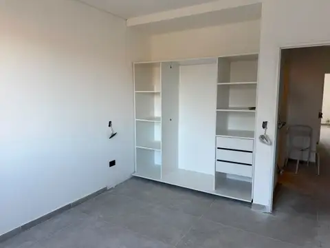 DUPLEX 4 AMBIENTE EN VILLA ADELINA A ESTRENAR