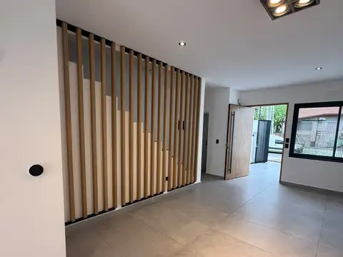 Casa 4 ambientes con 2 baños