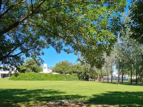 ¡Gran oportunidad! Lote en esquina Chacras de la Villa