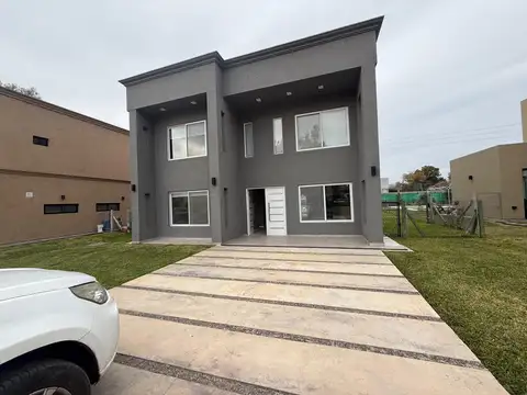 Casa 4 ambientes en Alvarez del Bosque