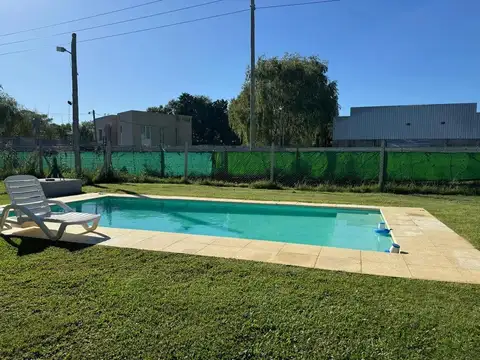 Casa en Alquiler en Alvarez Del Bosque, USD 1.500