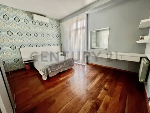 VENTA CASA DE 6 AMBIENTES-JARDIN-COCHERA-VILLA DEL PARQUE