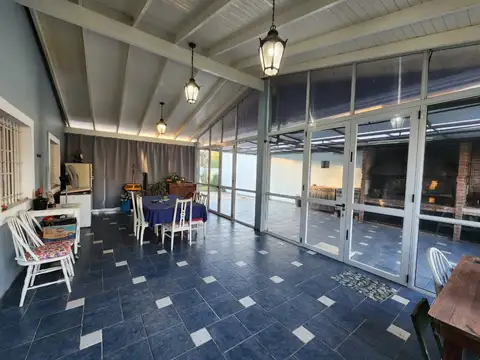 Casa en Venta con 3 cocheras