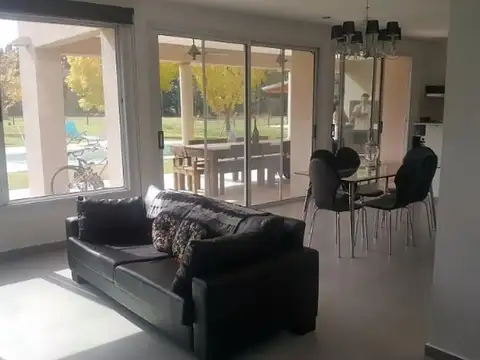 Casa en Venta en Club Miralagos, USD 330.000