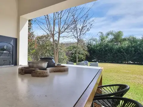 Casa en Alquiler Temporal con 2 cocheras