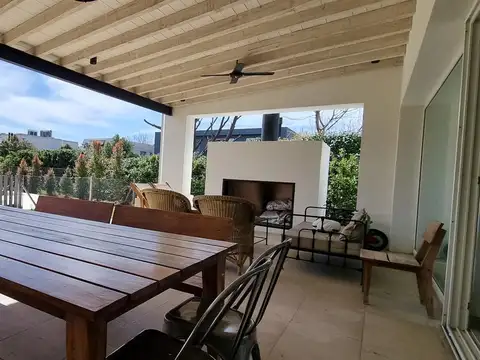 Casa 7 ambientes con 3 baños