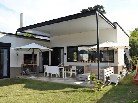 Casa en Alquiler Temporal en Punta del Este, USD 11.000