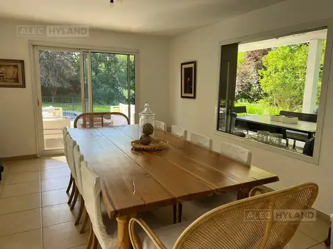 Casa 5 ambientes con 4 baños