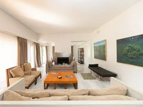 CASA EN LAS LOMAS DE SAN ISIDRO , EXCELENTE ESTADO