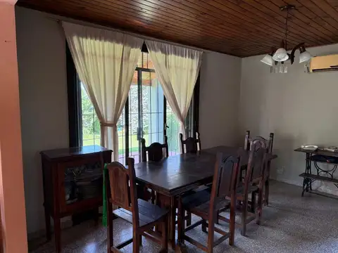 CASA EN VILLA LIA, DOS CUARTOS, PARQUE.