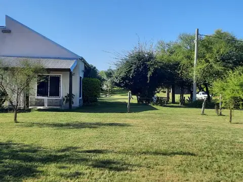 Dos cabañas en espejo  en venta  sobre un terreno 1462 m2 mas una pileta de material en Saladero M Cabal