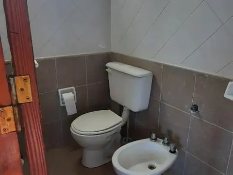 Casa 6 ambientes con 1 baño