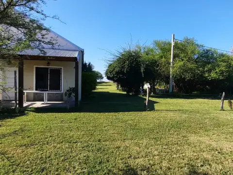 Dos casa en espejos en venta en Saladero Mariano Cabal con vista al arroyo