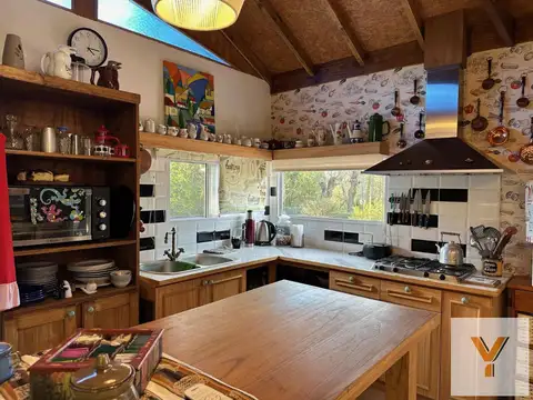 Casa 4 ambientes con 2 baños