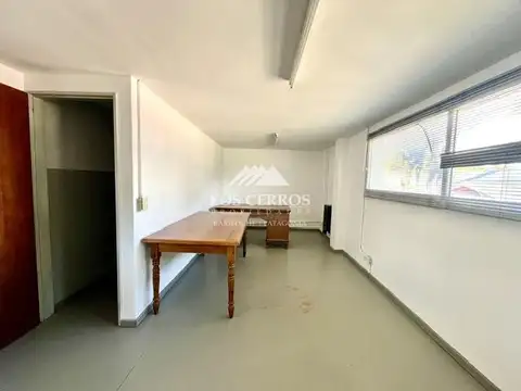 Local comercial en  alquiler Bariloche - sobre ruta.